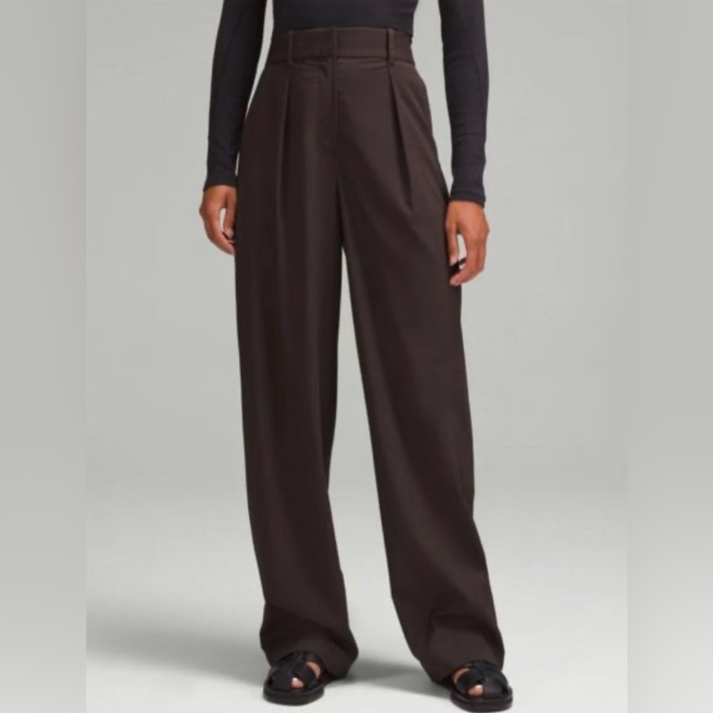 Lululemon size 10 Pleated trousers